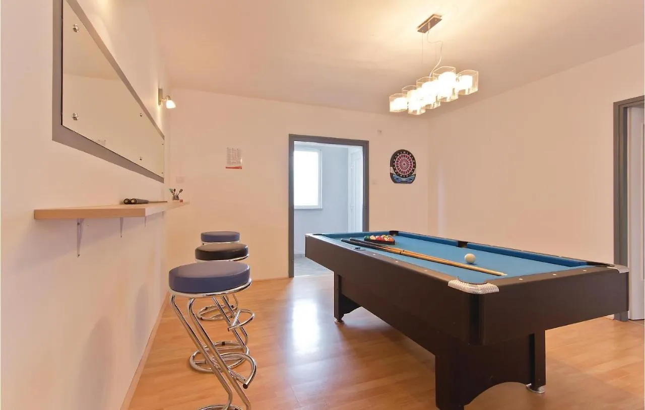 Stunning Home In Frkeci With Kitchen Barban Croatia