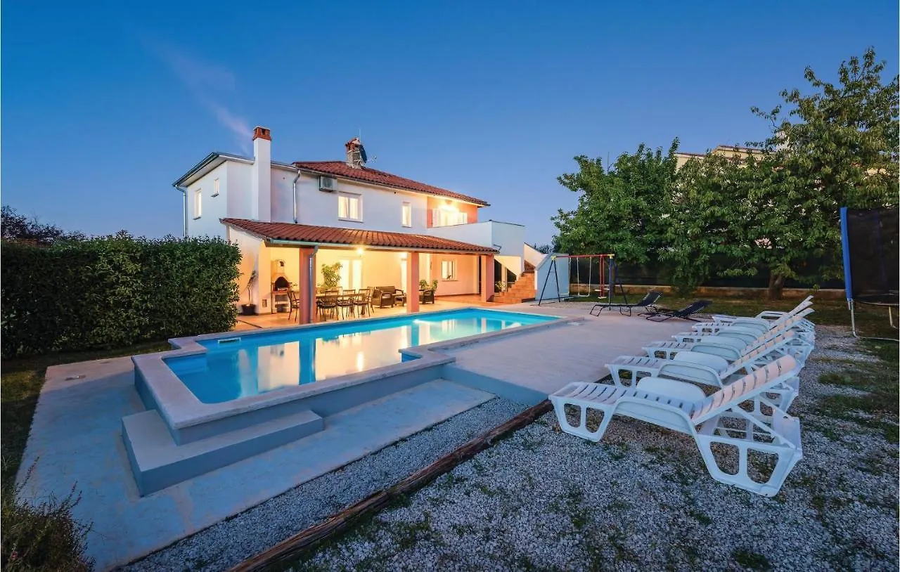 Stunning Home In Frkeci With Kitchen Barban Holiday home