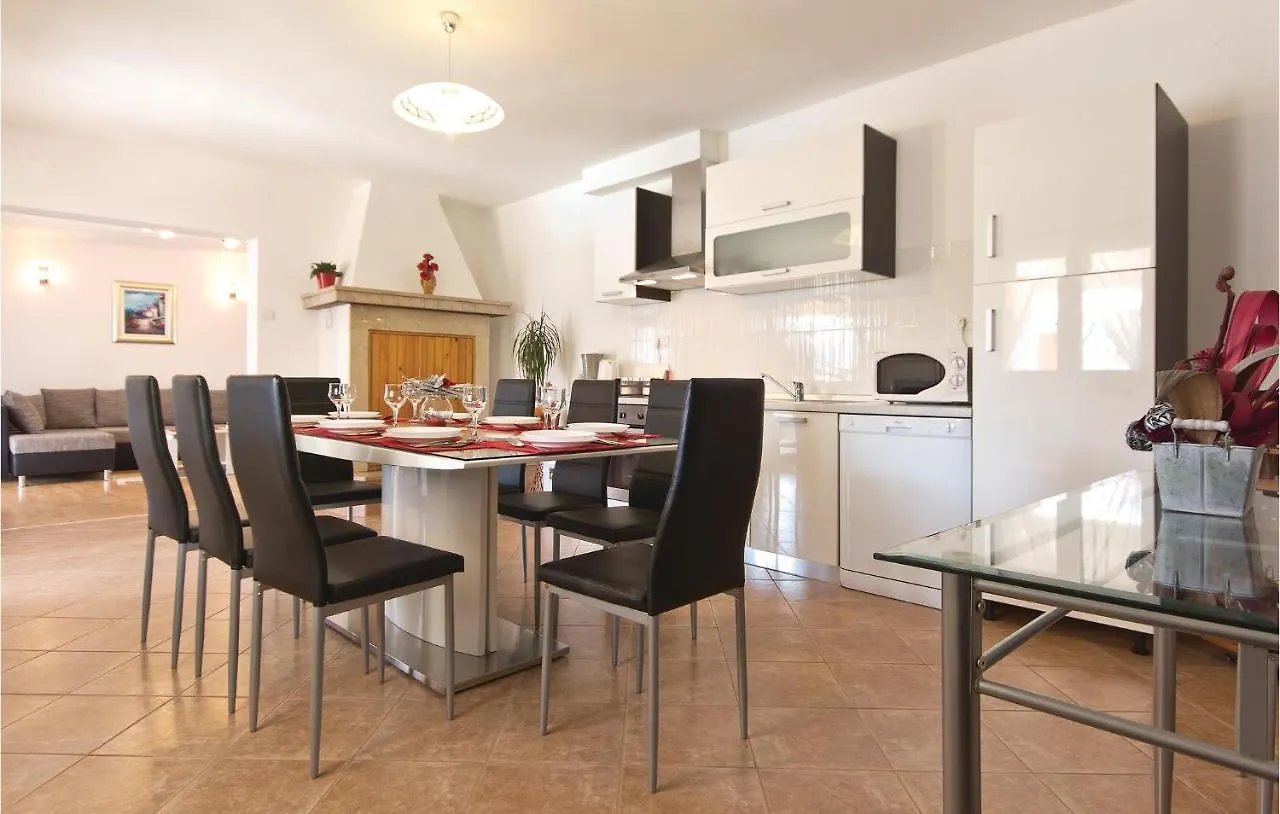 Stunning Home In Frkeci With Kitchen Barban
