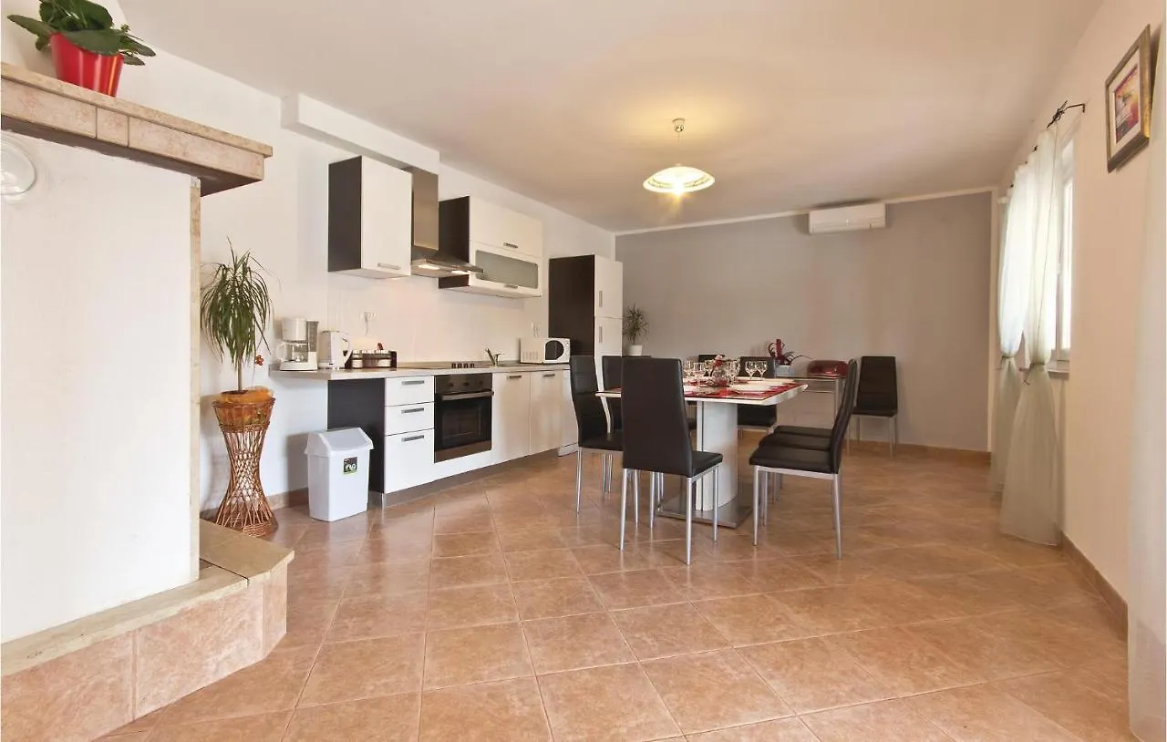Holiday home Stunning Home In Frkeci With Kitchen Barban