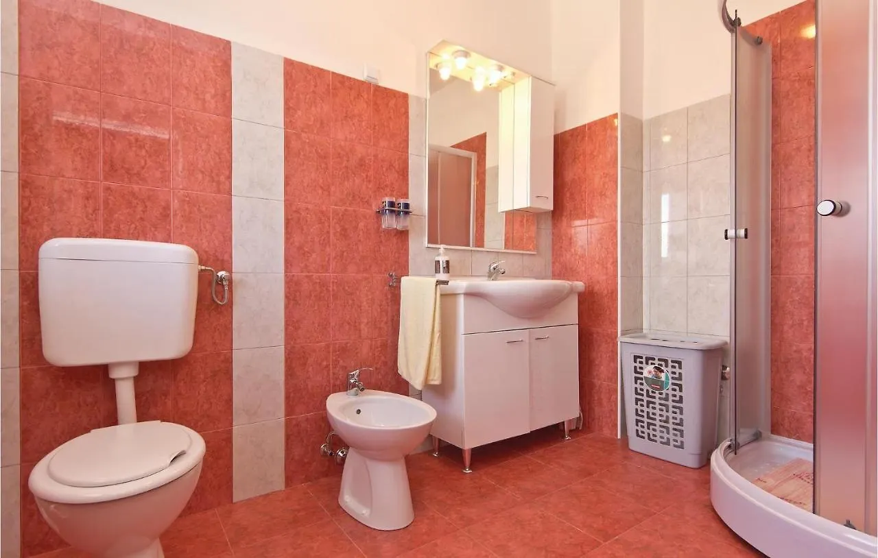Stunning Home In Frkeci With Kitchen Barban 0*,