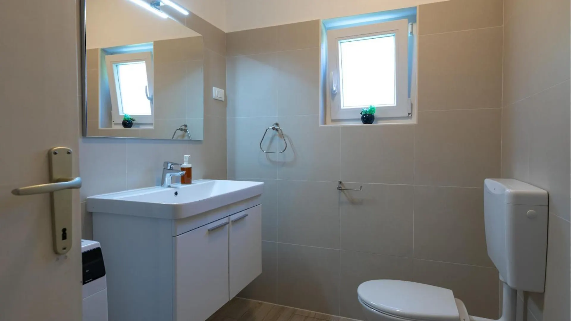 Stunning Home In Frkeci With Kitchen Barban Holiday home