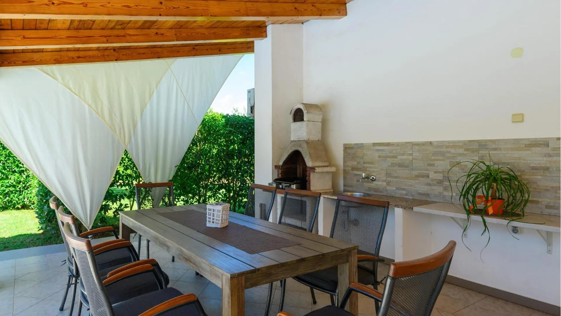 Stunning Home In Frkeci With Kitchen Barban Holiday home